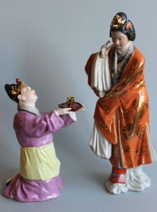 Old Jingdezhen Chinese Porcelain Set Of Two Figurines Figures Tea Ceremony