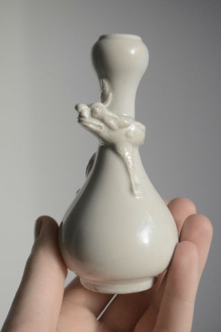 Fine Antique Chinese Kangxi Period Blanc De Chine Dehua Vase
