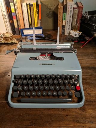 Cleaned & Serviced 1962 Underwood Olivetti Lettera 22 Vintage Typewriter