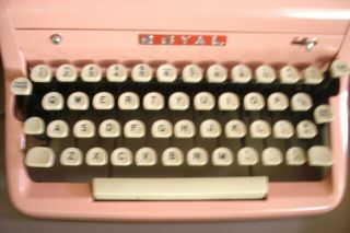 Vintage 1950 ' s Pink Royal Quiet DeLuxe Portable Typewriter 2