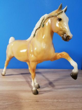 Breyer SR 2000 Glossy Palomino Tennessee Walking Horse 2
