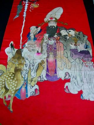 A LARGE ANTIQUE CHINESE EMBROIDERED SILK PANEL/WALL HANGING 2