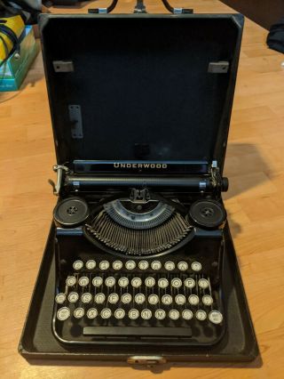 Vintage 1930s Underwood Junior Portable Typewriter In Case With Acc.
