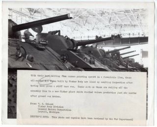 WW2 Fisher Body M4 Sherman Tanks Detroit Michigan 8x10 News Photo 2