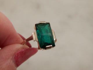 A 9 Ct Gold Art Deco Green Gemstone Ring