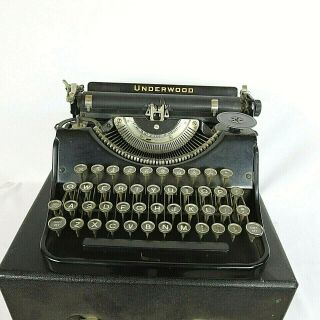 Vintage Underwood Standard Portable Typewriter 4 - Bank With Case