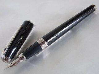 S.  T.  Dupont Olympio Fountain Pen Black Laque De Chine 18k F Nib