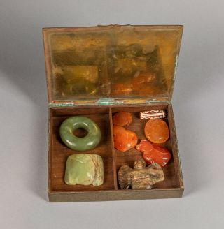 Box Of Chinese Antique Jade & Agate Pendant