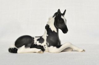 Cute China Ceramic Black And White Paint Pinto Lying Foal Filly Horse Colt