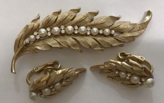 Vintage Trifari Gold Brush Feather Leaf Pearls & Clear Rhinestones Pin & Earring