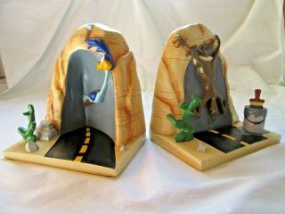 Looney Tunes Wile E.  Coyote /roadrunner Bookends,  Set Of 2