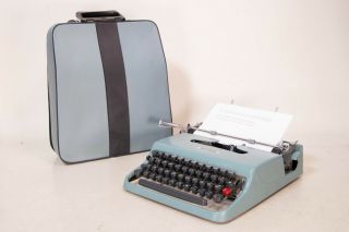 Exceptional 1954 Underwood Olivetti Lettera 22 Vintage Typewriter A,