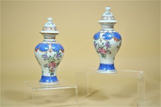 ⭕️ A Pair Chinese Famille Rose Export Porcelain Vases With Covers.