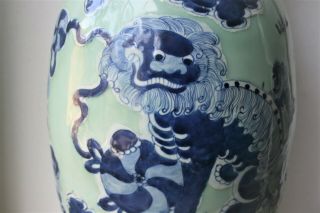 ANTIQUE CHINESE PORCELAIN CELADON GLAZED BLUE AND WHITE FOO DOGS VASE 23 3/4 2