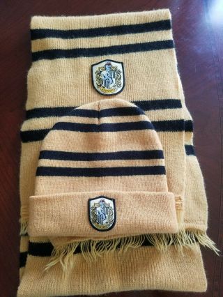 Harry Potter Hufflepuff Scarf And Hat.  Yellow Black
