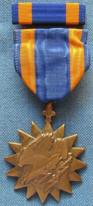 , Full Size Wwii Us Air Medal With Wrap Brooch,  And Ribbon