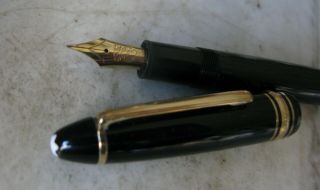 Gorgeous Vintage Montblanc MeisterstÜck 146 Fountain Pen - Solid Gold18 C Nib