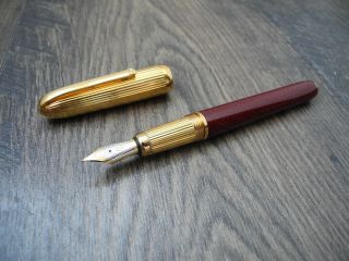 Louis Cartier Maroon Gold & Lacque Bordeaux 18k 2 - Tone M Nib Fountain Pen