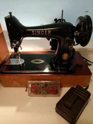 Vintage 1956 Singer Model 99 - 31 99k Sewing Machine With Case & Accessories