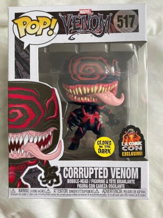 Funko Pop Corrupted Venom Gitd La Comic Con Hot Topic In Hand Pop Protector
