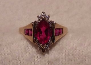 Vintage 10k Yellow Gold Ring With Red Gemstones 2.  8 Grams Size 9 1/4