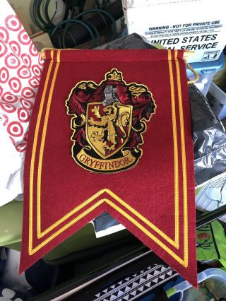 Wizarding World Of Harry Potter Gryffindor House Banner & Embroidered Crest