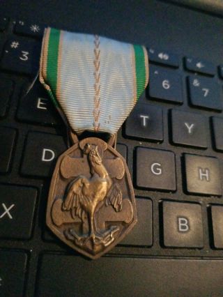 1939–1945 Commemorative War Medal - - - See Store - - 3 A Week - Combine Shipp