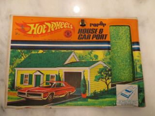 1967 Hot Wheels Pop - Up House And Carport