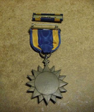 Vintage WW2 Era US Military Air Medal With Full Wrap Brooch 2