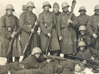 WW2 Photo Swiss Soldiers LMG 25 Machine Gun Schmidt Rubin Straight Pull Rifle N9 2