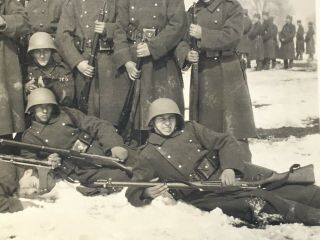 WW2 Photo Swiss Soldiers LMG 25 Machine Gun Schmidt Rubin Straight Pull Rifle N9 3
