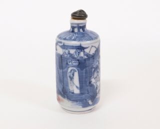 Antique Chinese Porcelain Snuff Bottle With Warriors - Kangxi Marks