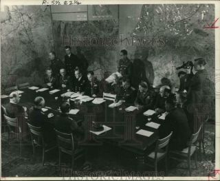 1945 Press Photo German And Allied Heads Sign Peace Terms In Rheims - World War Ii