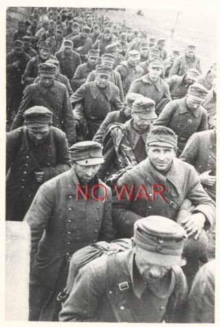 Wwii War Photo German Pow Officers & Soldiers On March