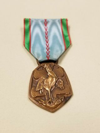 WW2 French Medal 1939 - 1945 Bronze Rooster For Combat Service 3