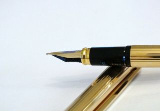 S.  T.  DUPONT CLASSIQUE GODRON GOLD PLATED FOUNTAIN PEN WITH 18K SOLID GOLD NIB 3