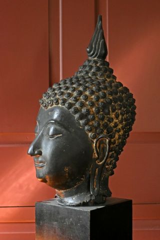 AN OVER LIFESIZE ANTIQUE SOUTHEAST ASIAN THAI BRONZE HEAD OF BUDDHA SHAKYAMUNI 3