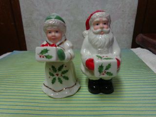 Lenox Holiday Santa And Mrs.  Claus Salt And Pepper Shaker Set Christmas Set