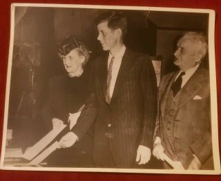 Vtg Photo Of John F.  Kennedy With Grandparents 1946 Voting In Booth As Pictured