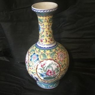 A Chinese Famille Rose Porcelain Vase Marked Qianlong