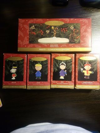 Hallmark Ornaments 1995 A Charlie Brown Christmas Peanuts 5 Piece Set