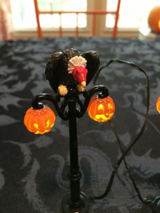 Dept 56 Halloween Village Accessories,  Vulture Lamp Posts That Light Up,  Retired