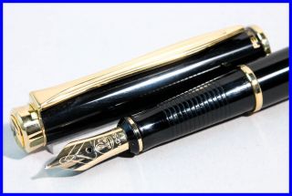 Pelikan P381 Fountain Pen Black Laquere & Gold Classic Design Goldnib