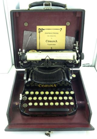 . Vintage Corona 3 Portable / Standard Folding Typewriter.