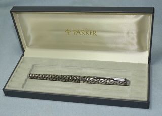 Parker 180 Silver Spiral Torsade Fountain Pen,  18k Gold Fine Nib,  Near.