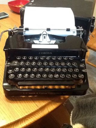 Vintage Corona Typewriter With Carry Case