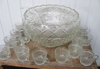 Vintage L.  E Smith Glass Holiday Punch Bowl 19 Cups & Glass Ladle Elegant Party