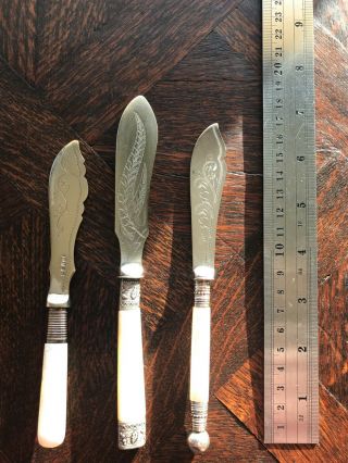 Antique/vintage Mixed Set Of 3 Silver Plate & Pearlised Handled Fish Knives