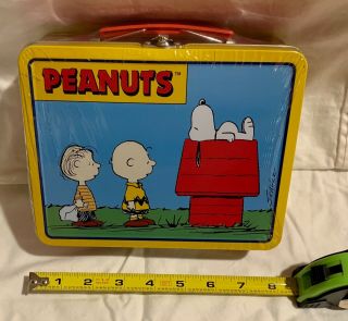 Vintage Peanuts Charlie Brown,  Snoopy,  Linus Metal Lunch Box Collectors Tin,