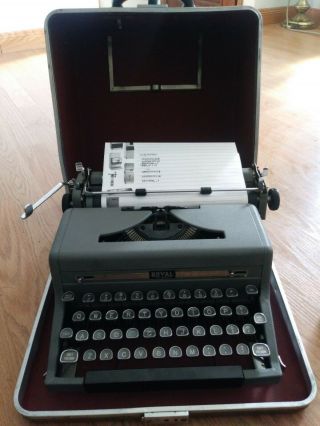 1949 Vintage Royal Quiet De Luxe Portable Typewriter Glass Keys (tan Case)